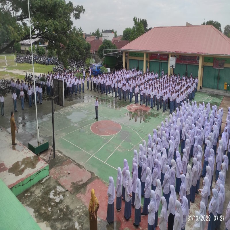 UPACARA BENDERA PADA TANGGAL 31 OKTOBER 2022 DI SMK PUSAT KEUNGGULAN SMK SWASTA MUHAMMADIYAH 3 TERPADU PEKANBARU