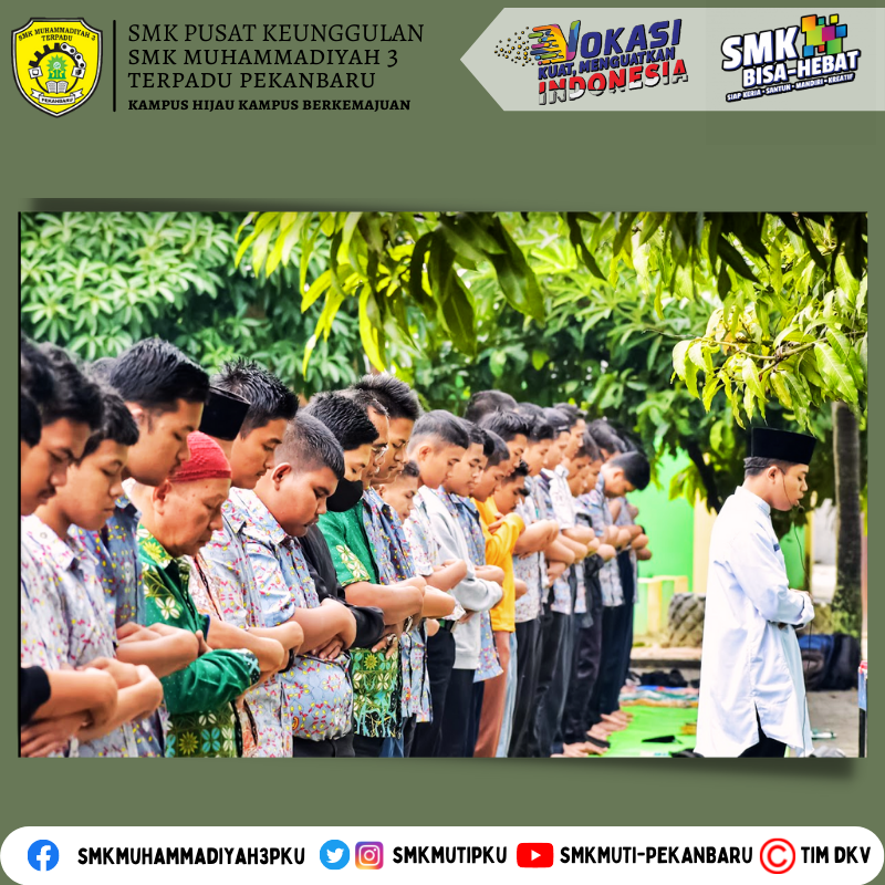 KEPALA SEKOLAH IKUT SHOLAT DHUHA BERJAMAAH DI LAPANGAN SMK PUSAT KEUNGGULAN SMK SWASTA MUHAMMADIYAH 3 TERPADU PEKANBARU