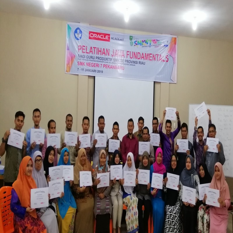 TRAINING ORACLE ACADEMY JAVA FUNDAMENTAL BAGI GURU SMK SE PROVINSI RIAU