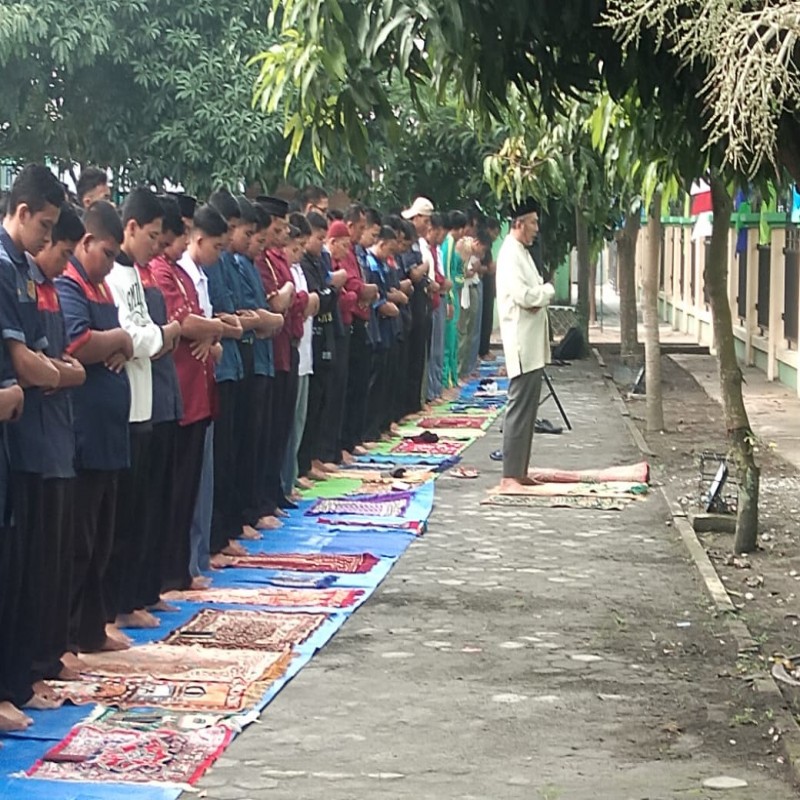 SHOLAT DHUHA AKBAR DI SMK PUSAT KEUNGGULAN SMK MUHAMMADIYAH 3 TERPADU PEKANBARU