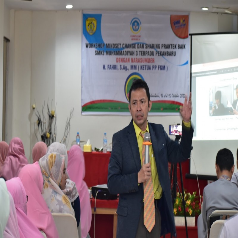 WORKSHOP MIND SET CHANGE OLEH KETUA FORUM GURU MUHAMMADIYAH BAPAK PAHRI, S.AG, MM