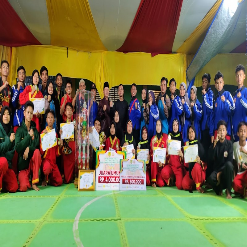 Piala Bergilir Kepala SMK MUTI CUP 2 di gondol oleh Tapak Suci PALIKO Kota Payakumbuh.